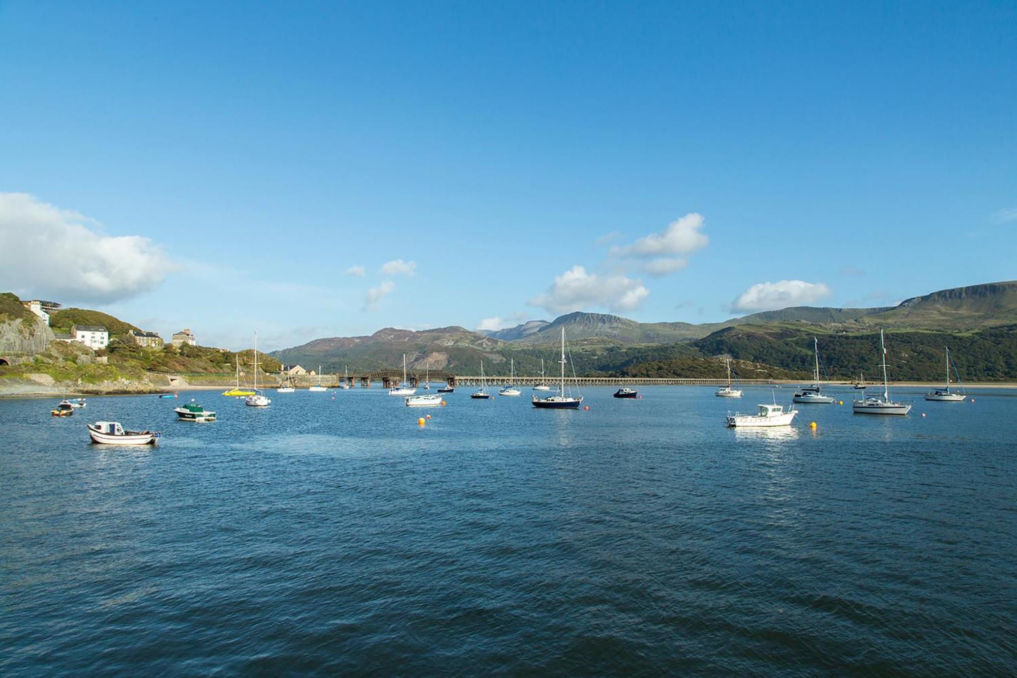 巴茅斯湾假日公园酒店 Llanddwywe 外观 照片